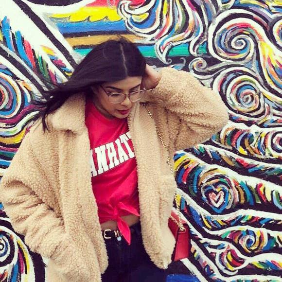 Meet your Posher, Holly - Picture 1 of 1